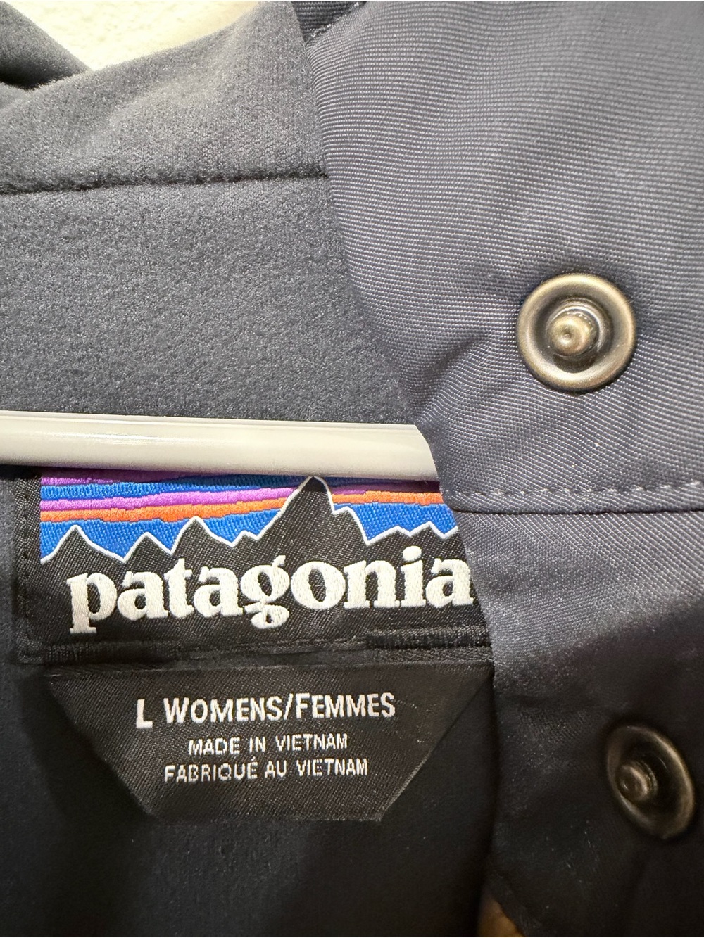 Patagonia Women’s' Two-Tone Puffer Vest in light golden brown and Navy - Picture 5 of 5